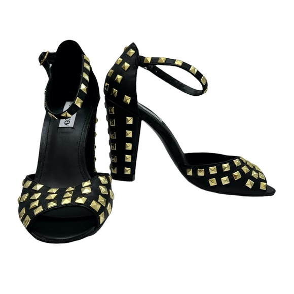 STEVE MADDEN "HUNNIE" BLACK ANKLE STRAP OPEN TOE HEELS WITH GOLD STUDS - Picture 2 of 16